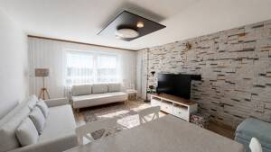 Lichtdurchflutete 3-Zimmer-Wohnung mit Balkon, Garage und Aufzug in D'dorf-Lichtenbroich