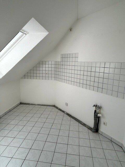 +++ Charmante Dachgeschosswohnung mit Balkon und Tiefgaragenstellplatz +++ – Chemnitz – Vorschaubild 3