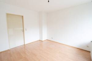 Frankfurt am Main: Helle 3-Zimmer-Wohnung im 3. OG - ideal für WGs – 60313 Frankfurt am Main – Vorschaubild 4