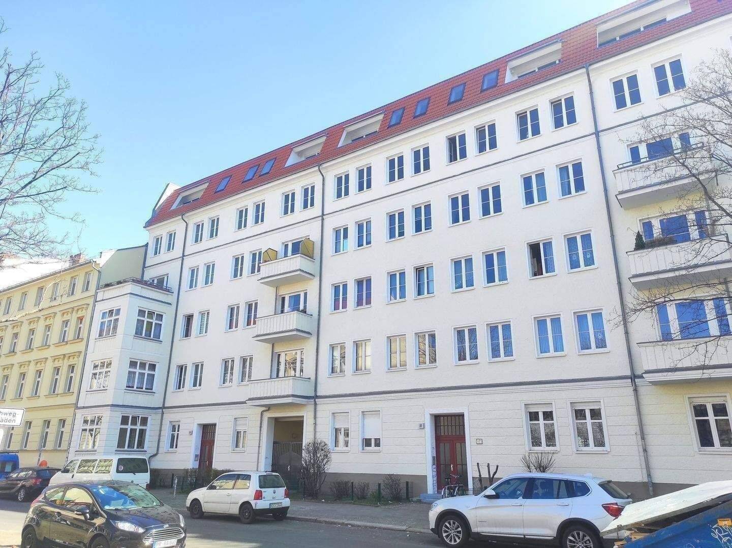 Bezugsfreie 3-Zimmer-Wohnung mit Tageslichtbad in gefragter Lage nahe dem Boxhagener Platz