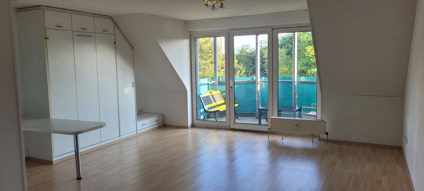 1Zi. 40qm mit Einbauküche und Balkon