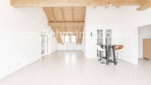Großzügige Dachgeschosswohnung mit Balkon in Ingolstadt / Mailing – 85055 Ingolstadt – Vorschaubild 3