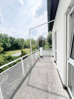 IMMOBILIEN SCHNEIDER - schöne 3 Zimmer-Wohnung in begehrter Lage mit Einbauküche und Wintergarten – 81827 München – Vorschaubild 5
