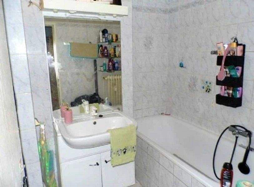 Vermietete 3,5-Zim-ETW m. gr. Balkon/Loggia, Pkw-Stellplatz, in zentr. Lage in Bergheim KP.: 139.800,-. – Bergheim – Vorschaubild 8