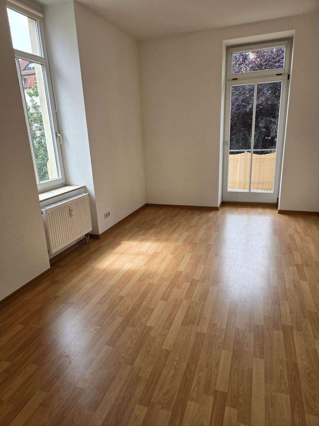 Gemütliche sonn. kl. 2-R-Single-Wohnung mit sehr großem West-Balkon u. EBK in ruhiger Lage v. Dresden-Löbtau – Dresden – Vorschaubild 3