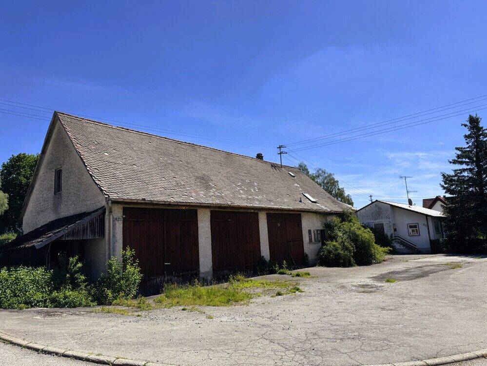 Wohnhaus mit ehemaligen Fahrzeughallen – Pfronstetten – Vorschaubild 2