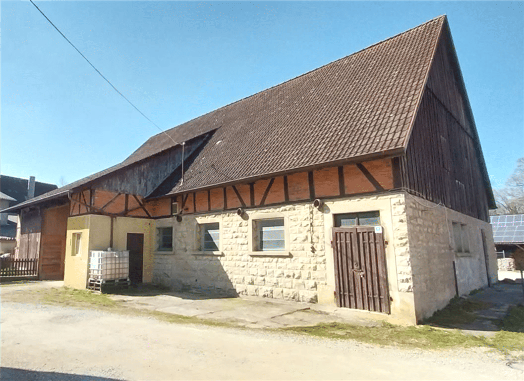 Familienfreundliches Einfamilienhaus mit viel Platz und Nebengebäuden – Blaufelden – Bild 1 von 9