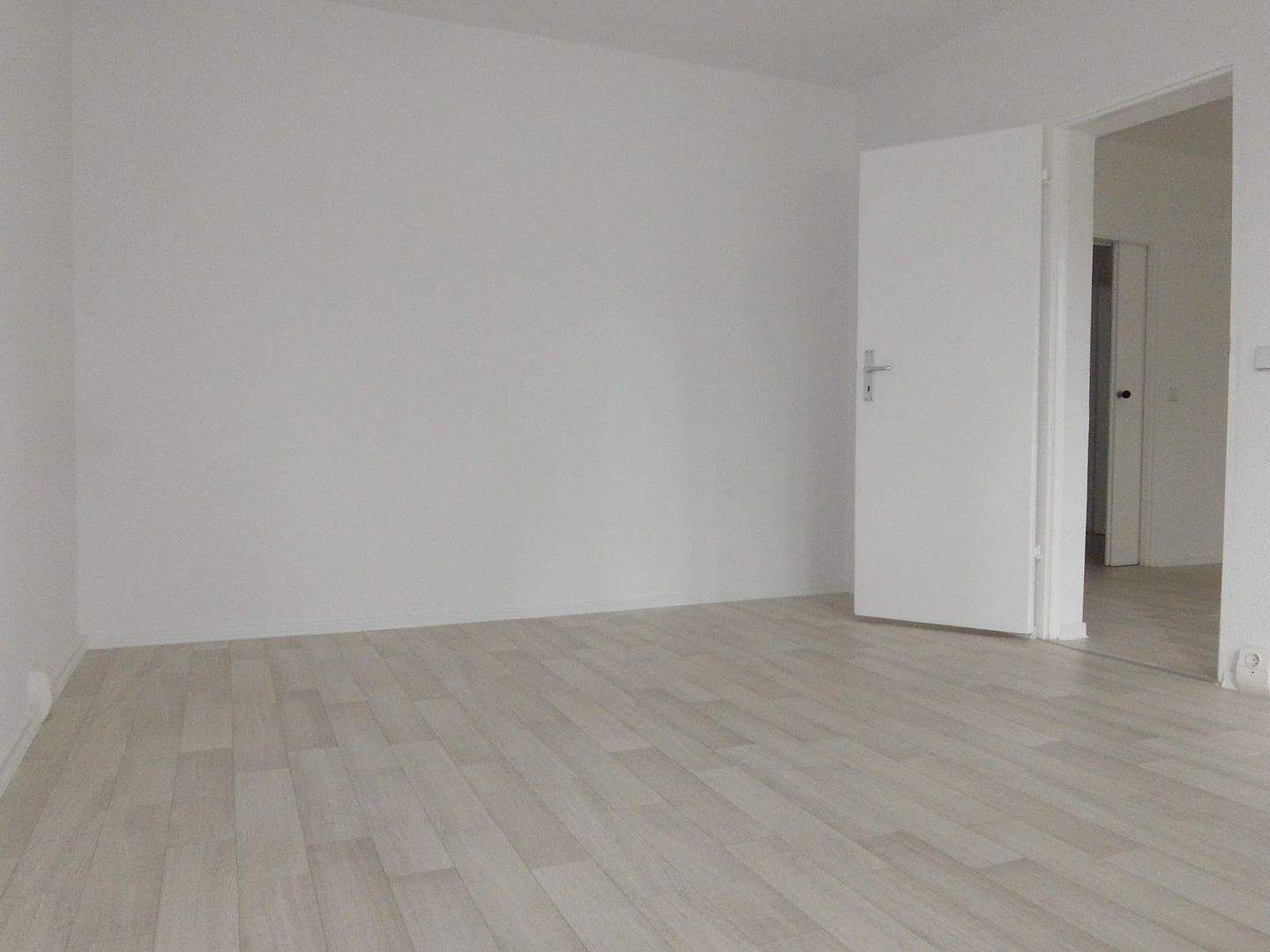 Komfort für Singles & Paare: Frisch sanierte Erdgeschosswohnung mit Balkon und Tageslichtbad – Chemnitz – Vorschaubild 5