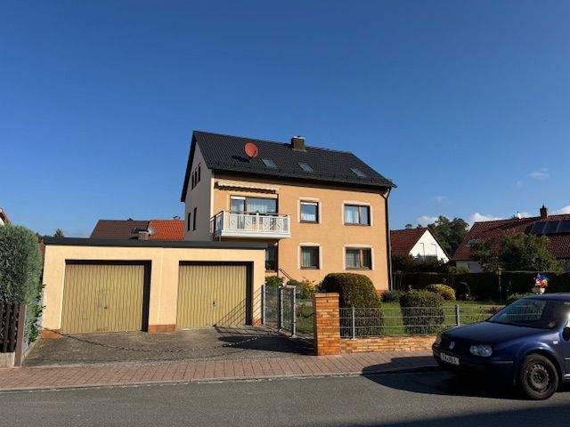 Attraktives Dreifamilienhaus in sehr guter Lage von Feucht – perfekt für Familien & Kapitalanleger – Feucht – Vorschaubild 2