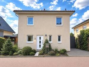 Modernes Familienhaus mit hochwertiger Ausstattung, großzügigem Raumangebot und unverbautem Grünblick – 10318 Berlin – Vorschaubild 2