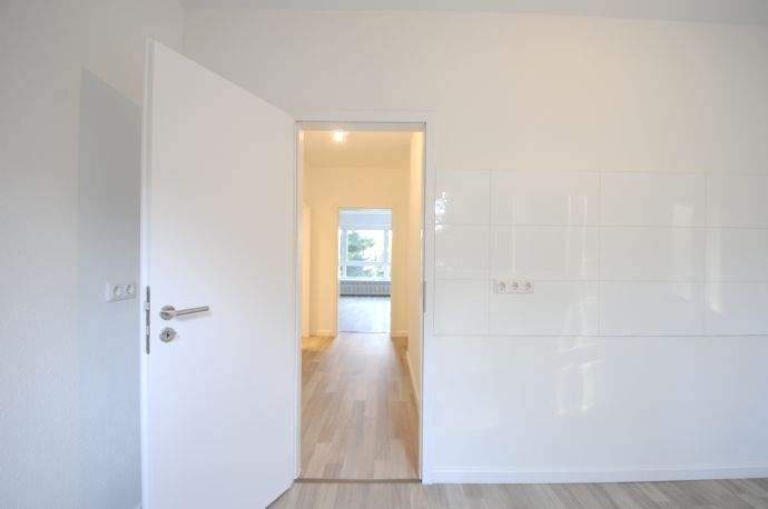 Seniorenfreundliche, wunderschöne, hochwertig sanierte 3-Raum-Wohnung mit begehbarer Dusche, Gäste-WC, Sonnenbalkon, Stellplatz – Essen – Vorschaubild 8