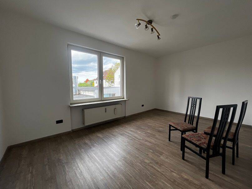 IN DER STADT: 2-ZIMMER-ECKWOHNUNG!
