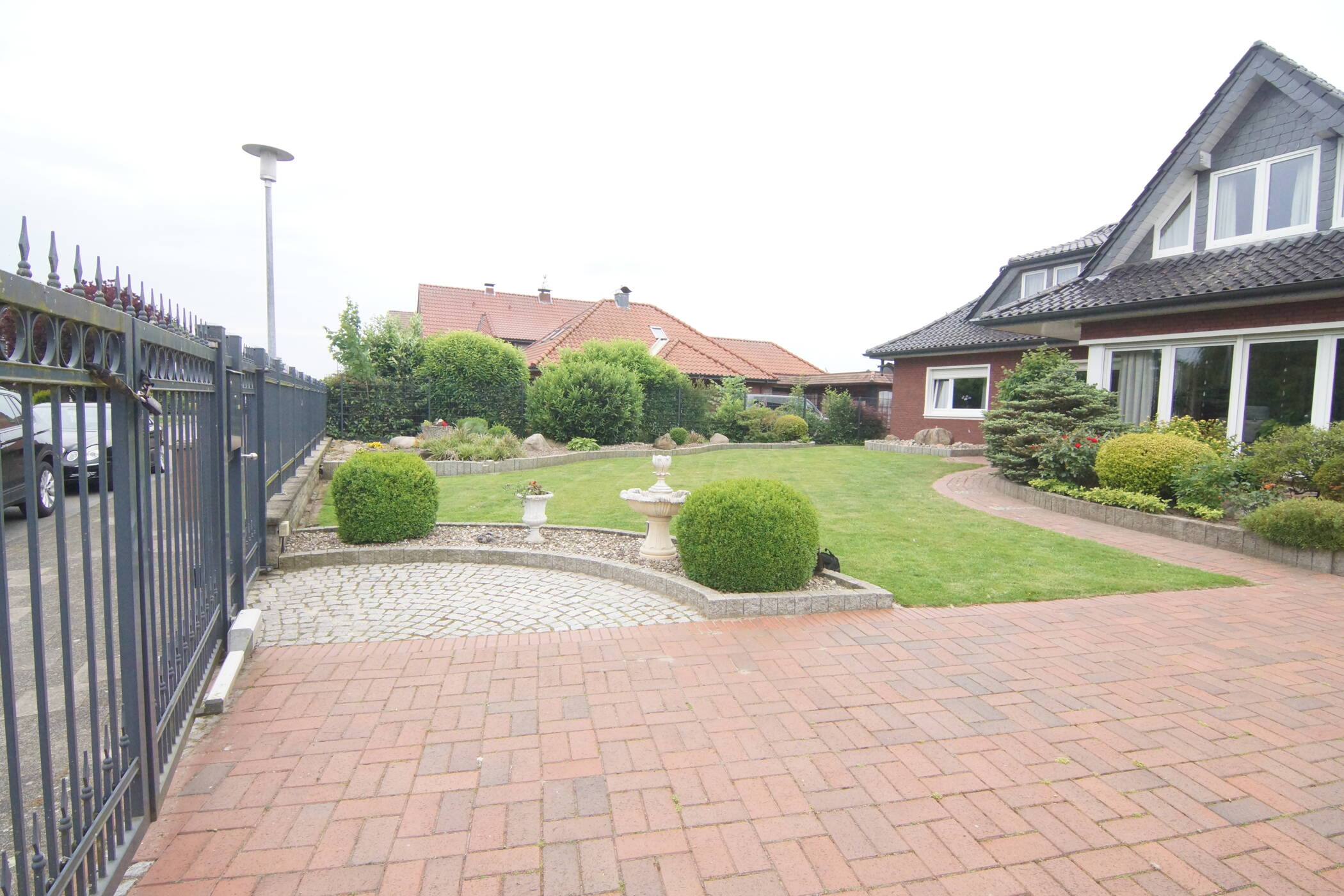 Exklusives Einfamilienhaus mit Pool & großem Grundstück nahe Cloppenburg – Cappeln (Oldenburg) – Vorschaubild 2