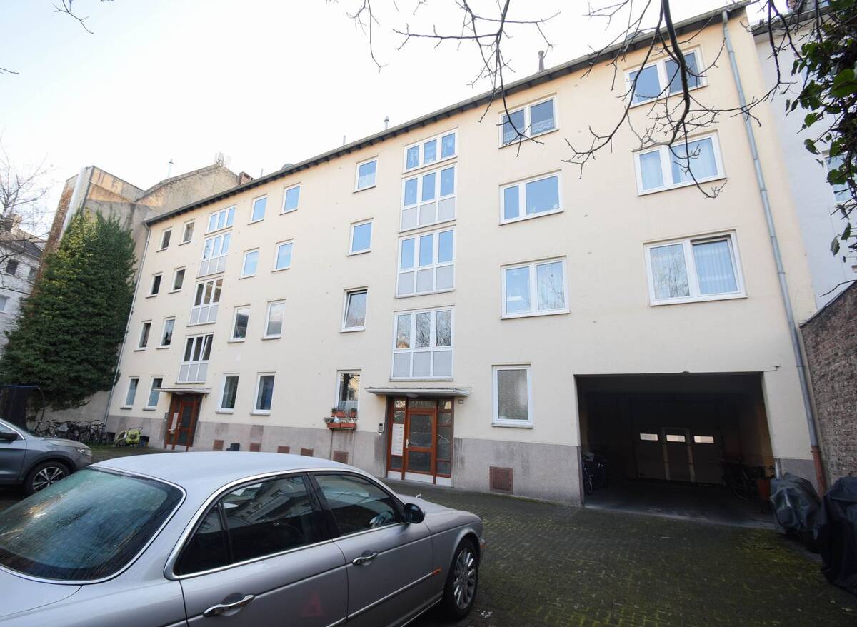Provisionsfrei - Leerstehende 3-Zimmer-Wohnung mit Außenstellplatz in Köln-Nippes – 50733 Köln – Bild 1 von 5