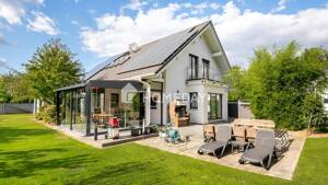 Hocheffizientes A+-Einfamilienhaus mit PV-Anlage, großem Speicher & Wallbox - Premium Standard – 13591 Berlin – Vorschaubild 1