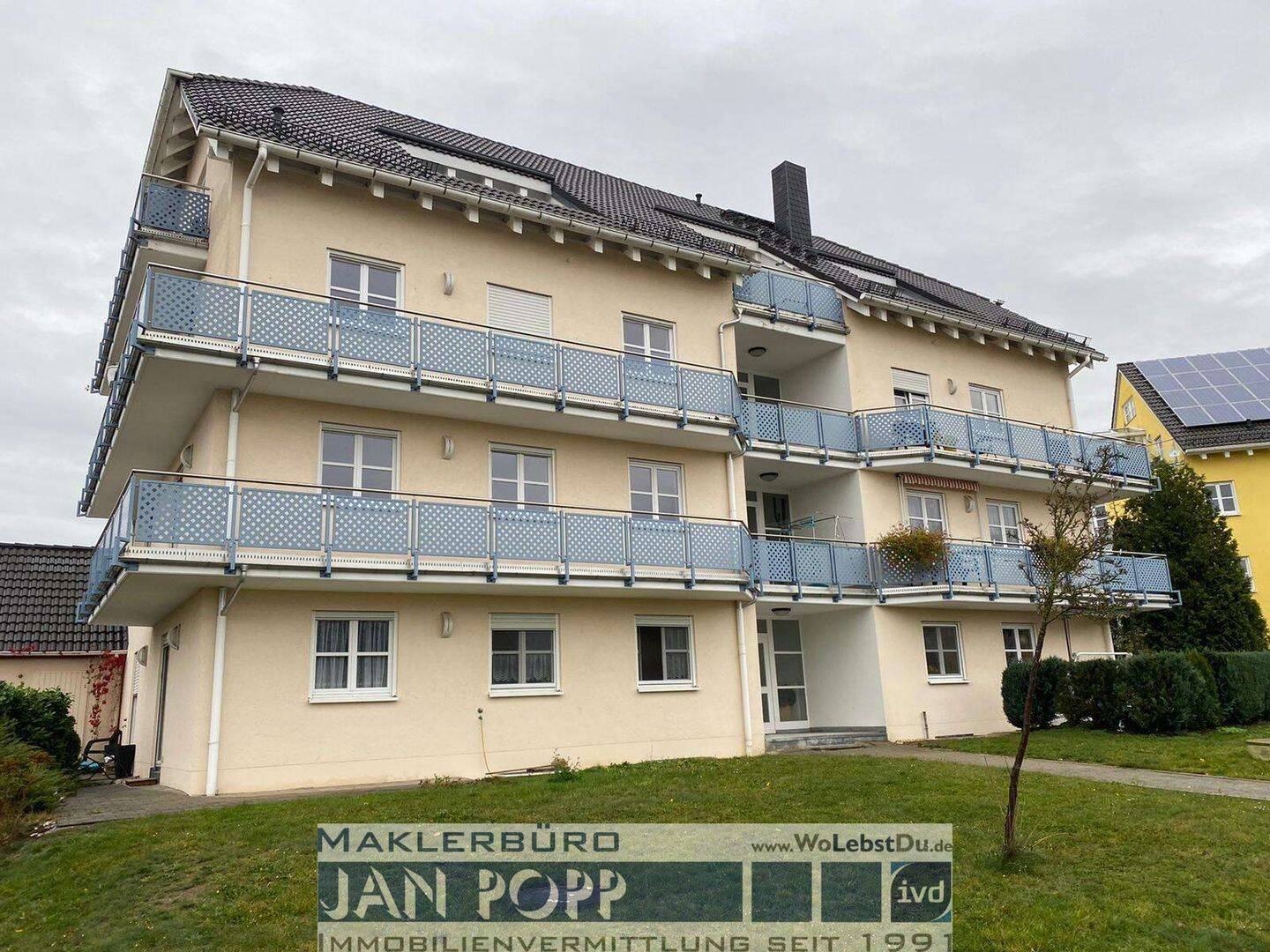Attraktive 3-Raum-Wohnung am Ortsrand mit umlaufendem Balkon und Garage