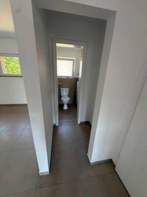 Frisch renovierte 4-Zimmer-Wohnung mit 2 Balkonen, Aufzug, Garage – 40822 Mettmann – Vorschaubild 5