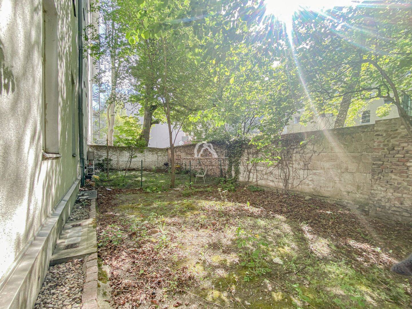 EINMALIGE GELEGENHEIT! GROßZÜGIGE & INTERESSANTE ALTBAUWOHNUNG MIT CA. 48 m² GARTEN! PROVISIONSFREI! – Berlin – Vorschaubild 4