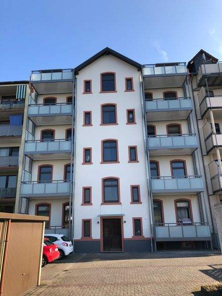 Saniertes und aufgeteiltes Mehrfamilienhaus mit 9 Wohneinheiten, 2 Doppel- und 3 Einzelgaragen und 4 PKW-Stellplätzen – Hanau – Vorschaubild 4