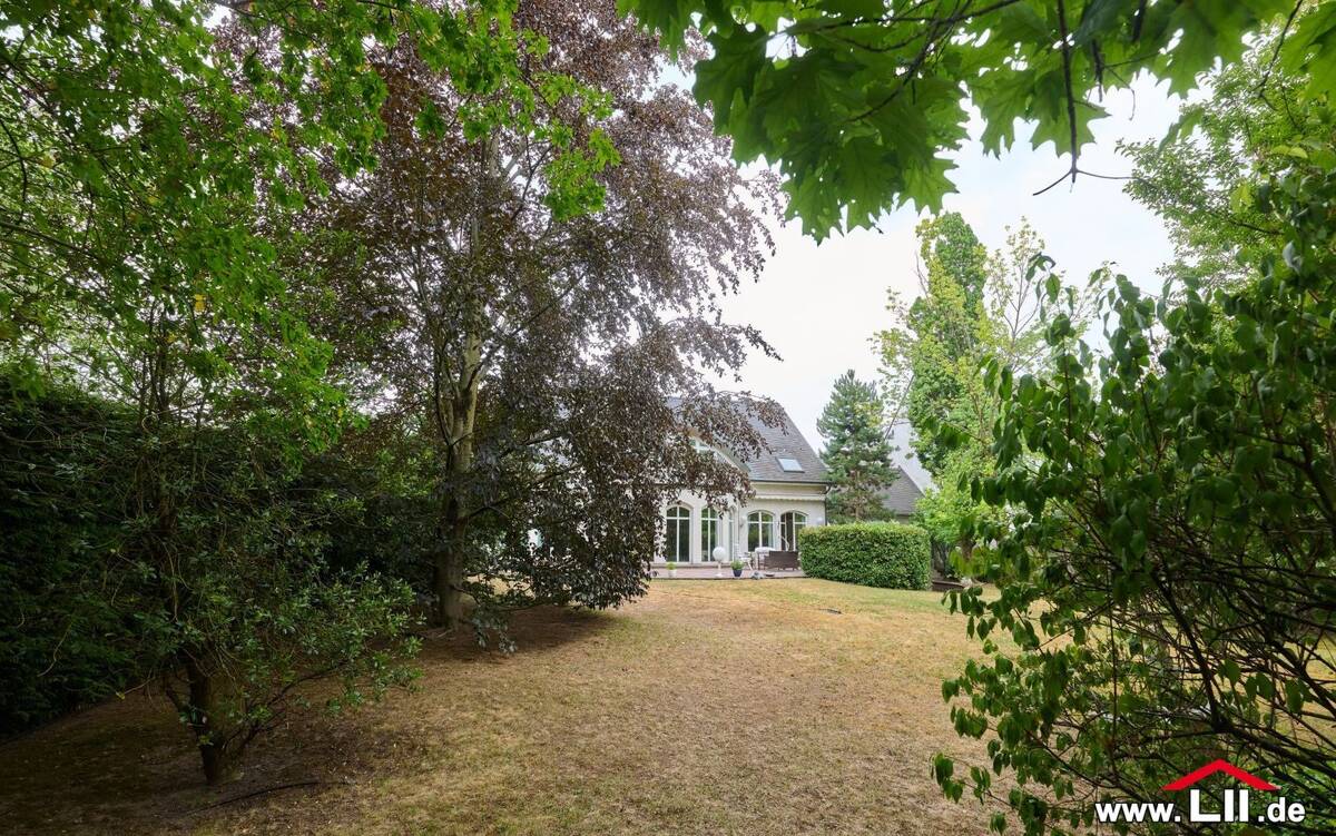 Außergewöhnliches Einfamilienhaus mit großzügigem Raumangebot – 60431 Frankfurt am Main – Bild 1 von 9