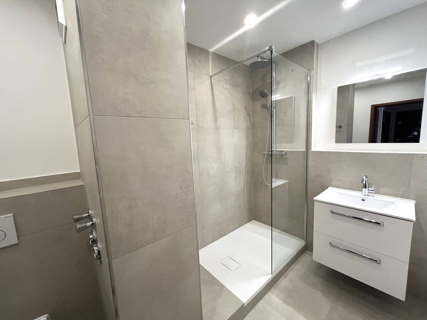 Renovierte 2-Zimmer-Wohnung mit Balkon & Aufzug – Nürnberg – Vorschaubild 9