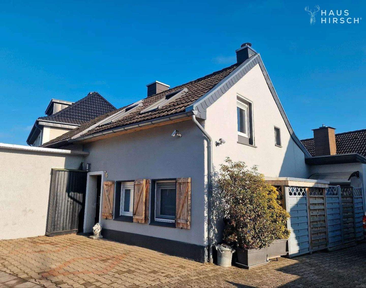 Charmantes Reihenhaus mit Pool in historischem Altbauambiente – Mönchengladbach – Bild 1 von 9