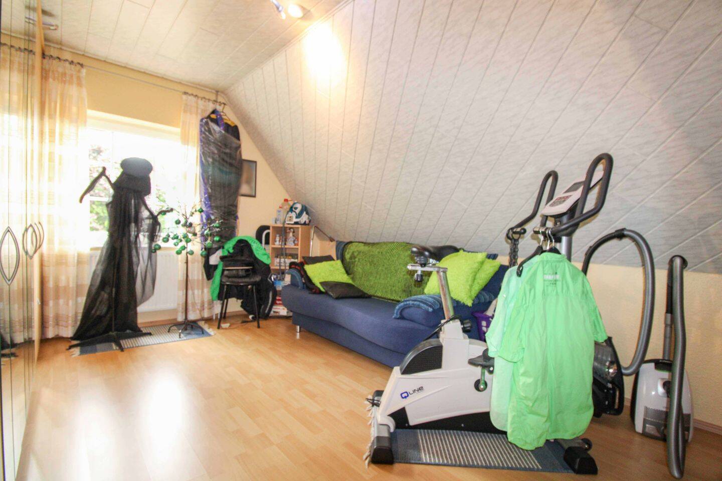 Ideales Familienhaus mit diversen Extras in Top Lage wartet auf Sie – Oldenburg – Vorschaubild 9
