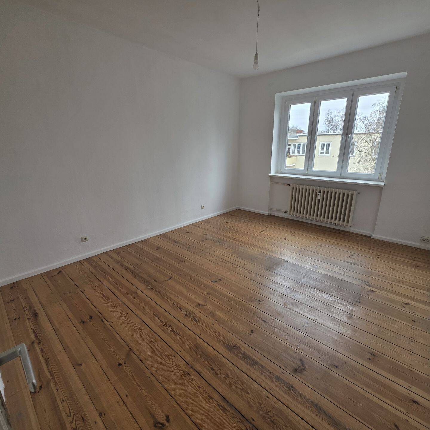 Qualifizierter Alleinauftrag 6er Wohnungspaket mit je 2 Zimmern und Balkon - 1 sofort bezugsfrei – Berlin – Vorschaubild 2