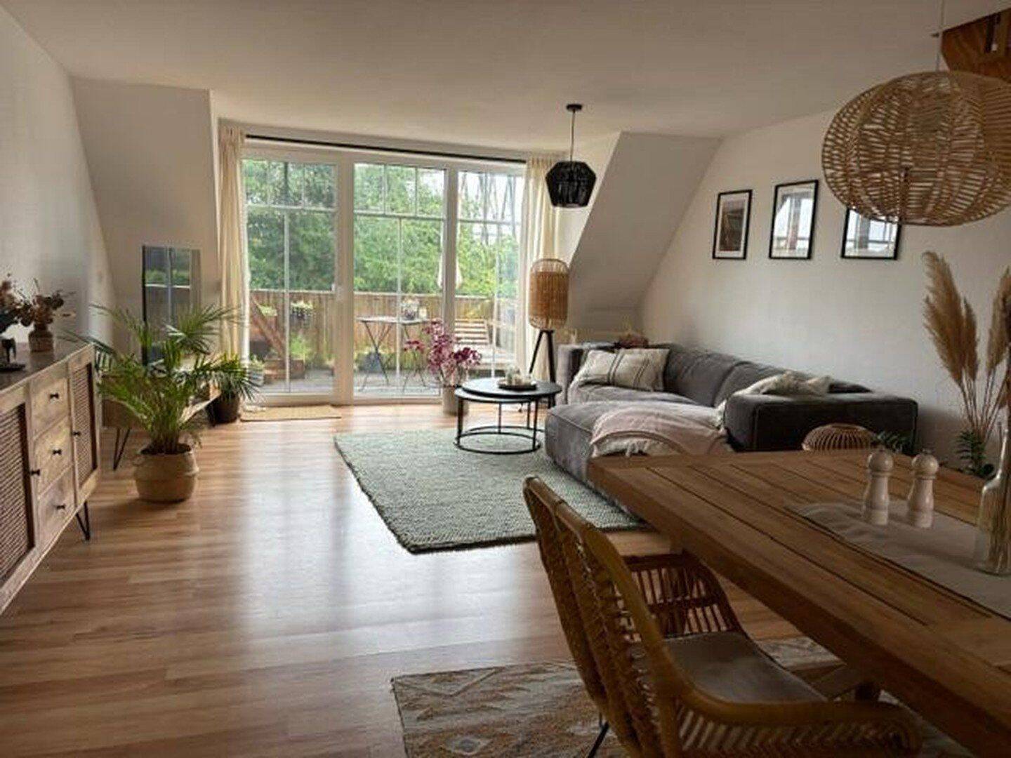 Lichtdurchflutete 3-Zimmer-Wohnung mit Südbalkon - mit energetisch neuen Fenstern / 3 min zum Kanal
