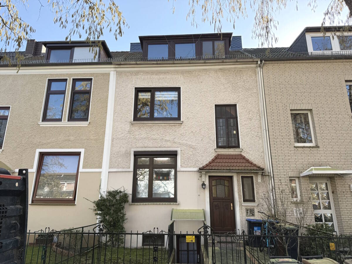 PURNHAGEN-IMMOBILIEN - Modernisierungsbedürftige 2-Zimmer-Wohnung mit Balkon in zentraler Lage von Gröpelingen – Bremen – Vorschaubild 2