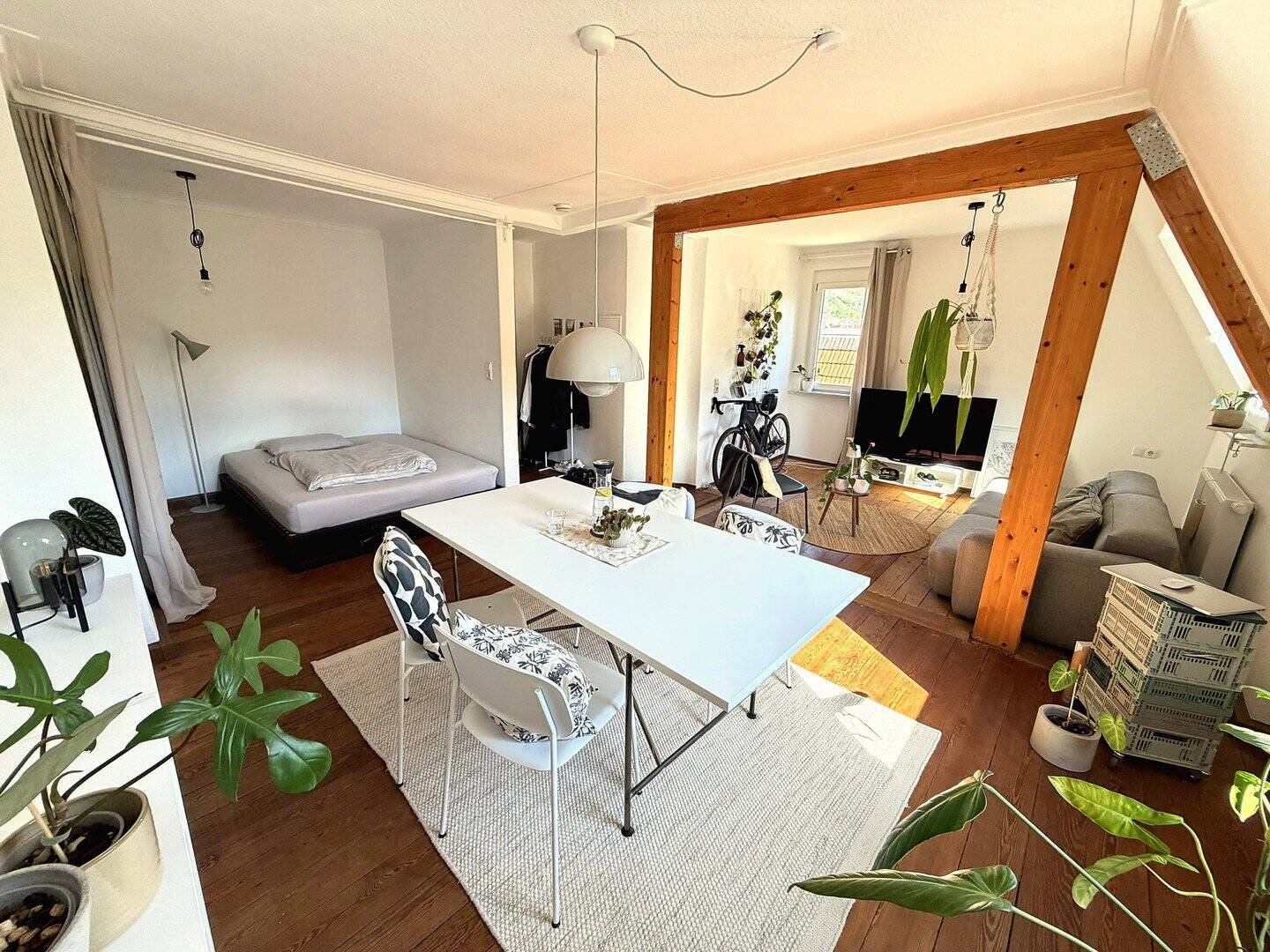 46 m² sanierten, dreiseitig belichtet, ruhigen Altbau-Charme in Heslach
