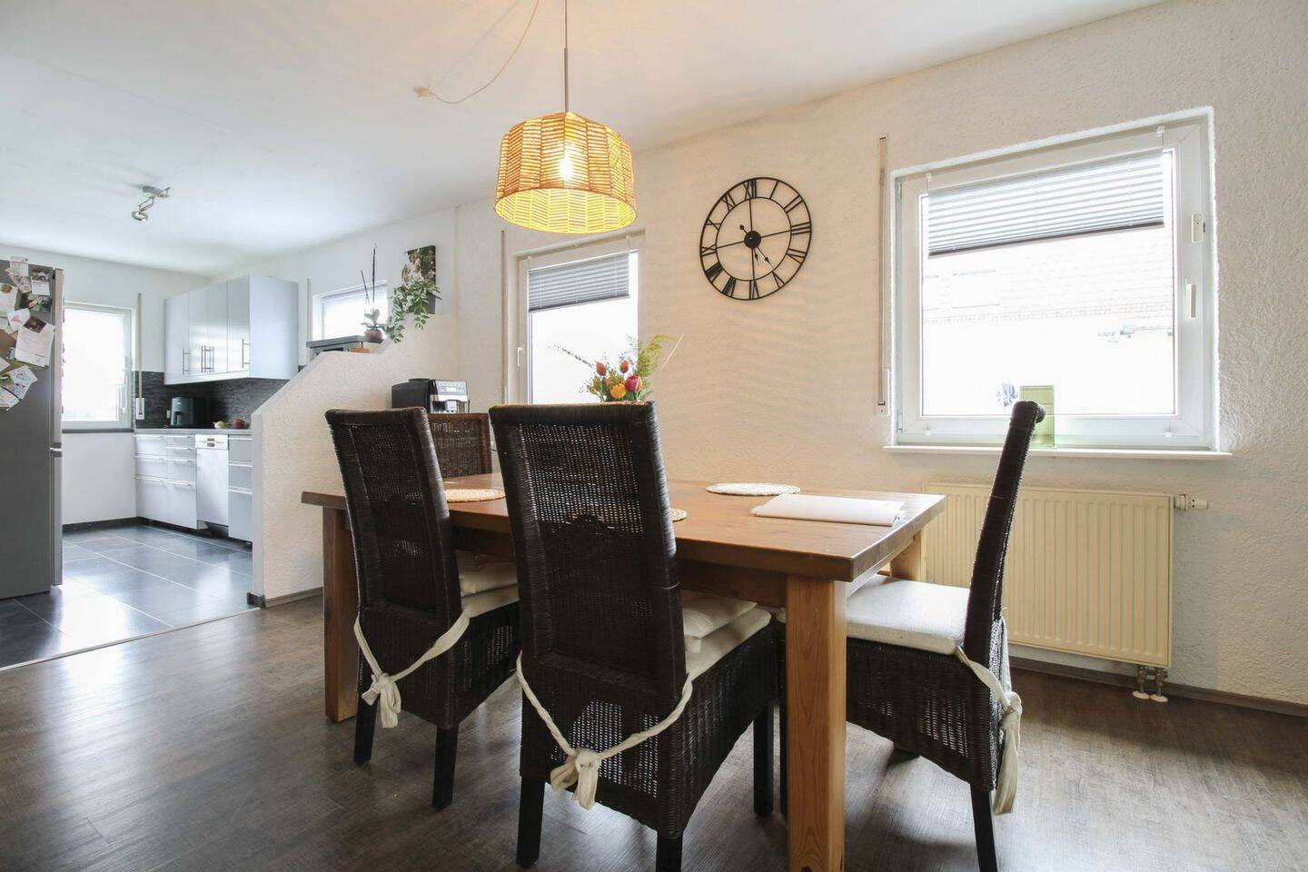 Wohnkomfort trifft Nachhaltigkeit - Großzügige Doppelhaushälfte mit PV-Anlage und Wärmepumpe