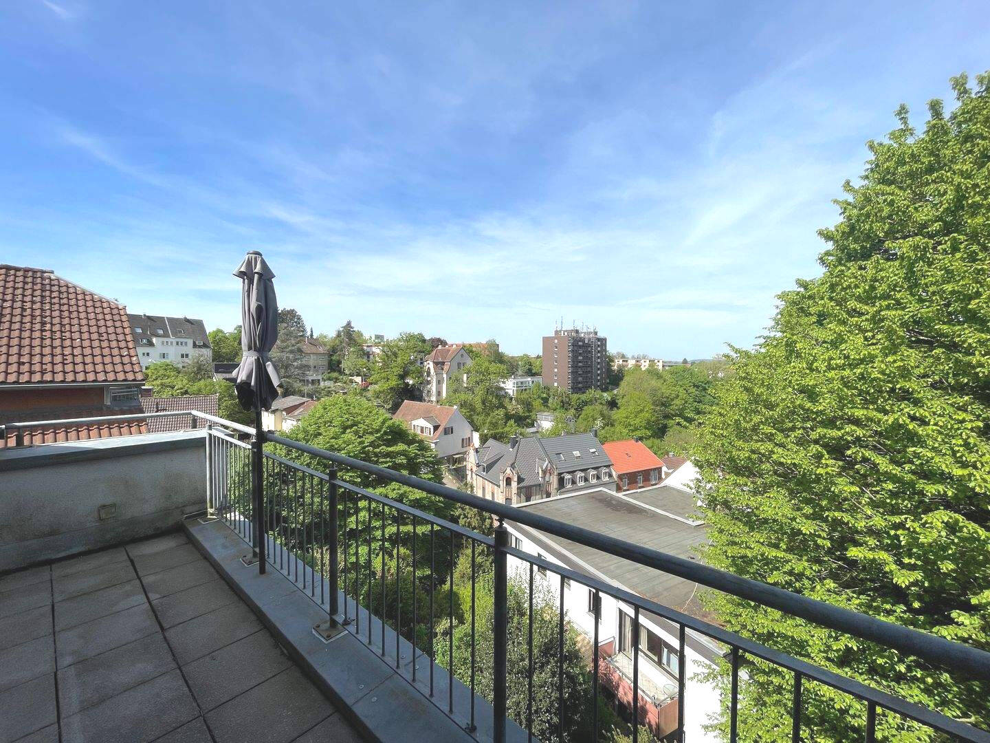 SB. Moderne große 3 ZKB DG-Wohnung am Triller
