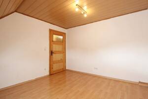 Gemütliche 2-3 ZKB Dachgeschosswohnung mit Fernblick nähe Klinikum – 34125 Kassel – Vorschaubild 3
