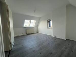 Frisch modernisierte 2,5-Zimmer-Dachgeschosswohnung in Dortmund-Brackel - sofort bezugsfrei – 44309 Dortmund – Vorschaubild 3