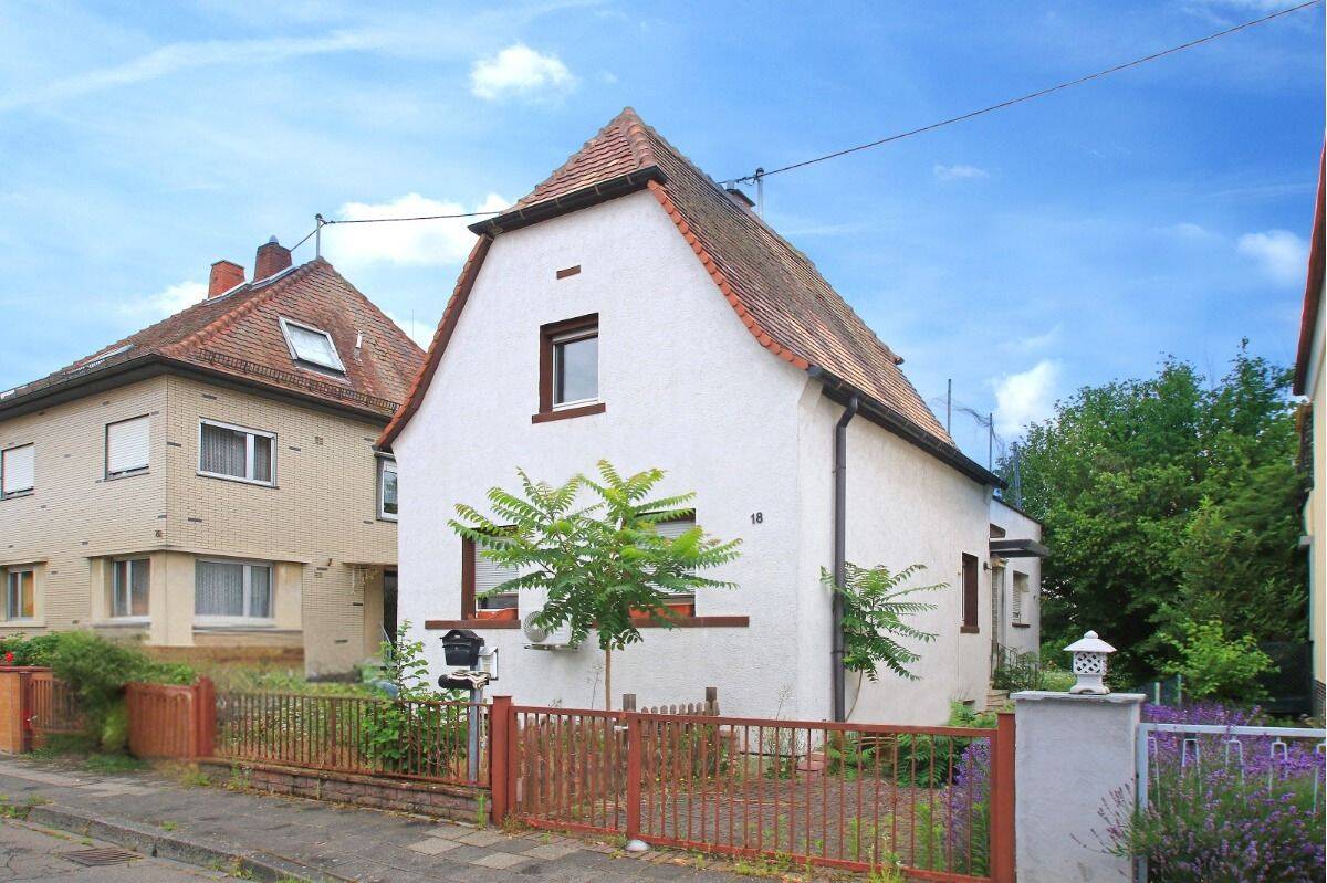 Freistehendes Einfamilienhaus mit großem Grundstück und Entwicklungspotential – 67067 Ludwigshafen am Rhein – Bild 1 von 9