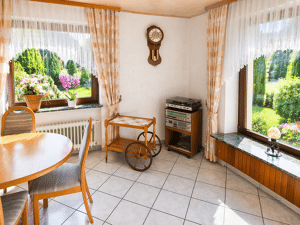 Charmantes Drei-Familien-Haus in Lohra - ideal für Investoren und Familien! – 35102 Lohra – Vorschaubild 2