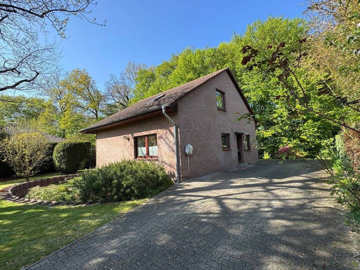 Freistehendes Einfamilienhaus in bester Lage von Wolfsburg-Ehmen, direkt am Wald – 38442 Wolfsburg – Bild 1 von 9