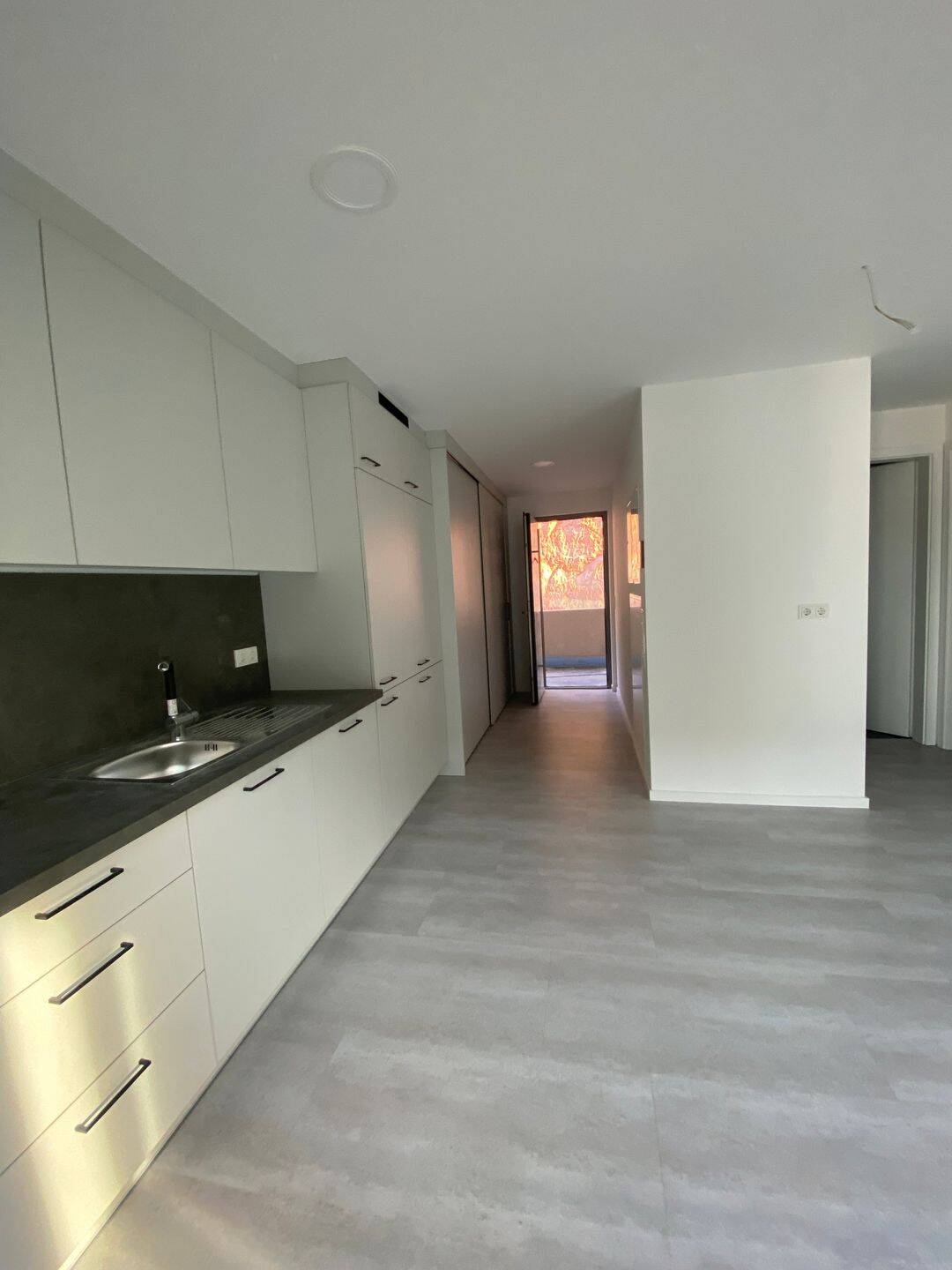 2 Zimmer Wohnung mit Einbauküche und Badausstattung