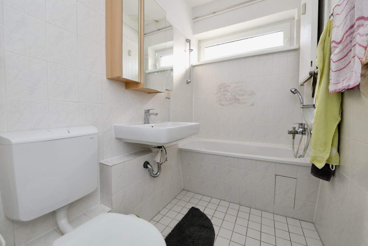 SONNIGE LOGGIA MIT BLICK INS GRÜNE - VIELE GRÜN- & WASSERFLÄCHEN IN DER NÄHE - MIT PKW-STELLPLATZ – Berlin – Vorschaubild 3