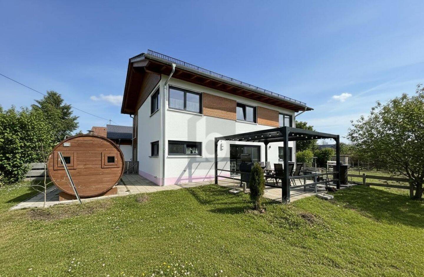 EXKLUSIVES EIGENHEIM MIT PFERDEANLAGE – Kammlach – Bild 1 von 5