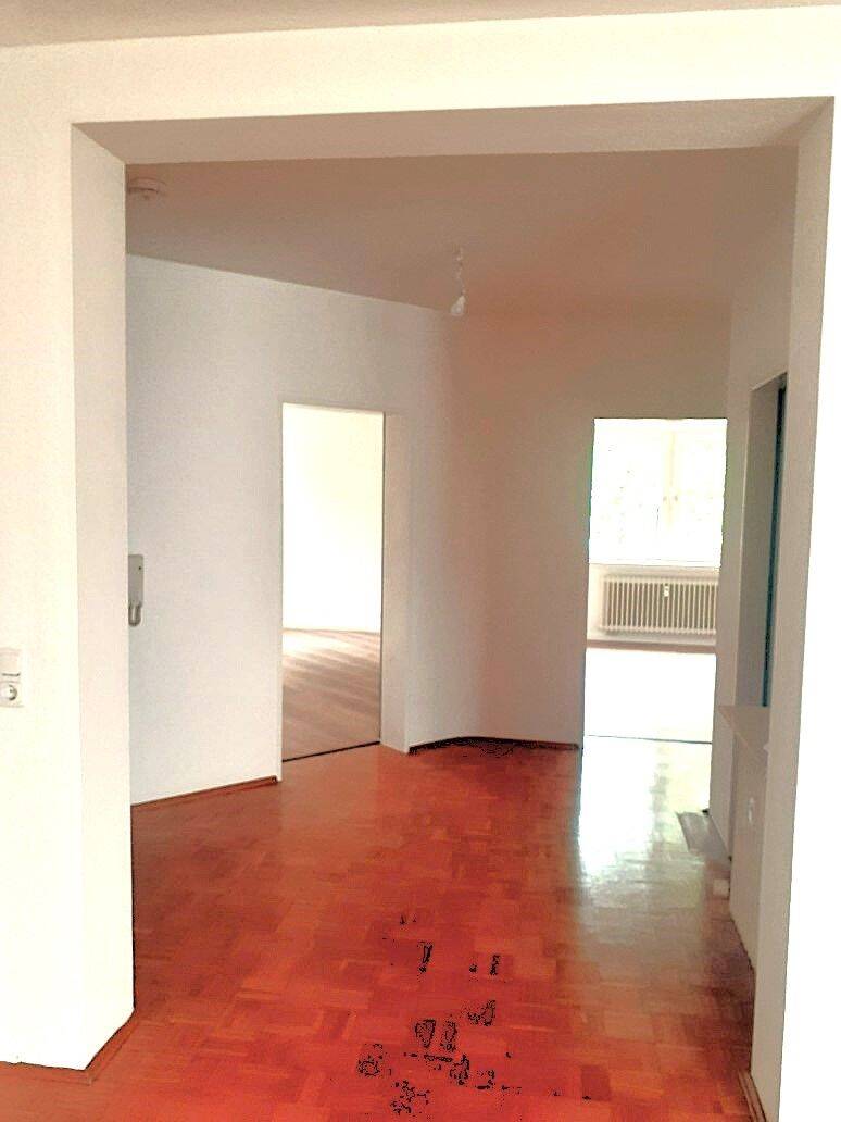 Renovierte und offen geschnittene Wohnung mit Balkon und Tiefgaragenstellplatz – Mannheim – Vorschaubild 4