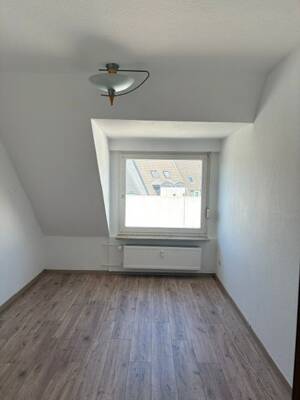 ATTRAKTIVE 2-ZIMMER-DACHGESCHOSSWOHNUNG MIT BALKON UND LIFT IN GEPFLEGTER WOHNANLAGE – 48145 Münster – Vorschaubild 3