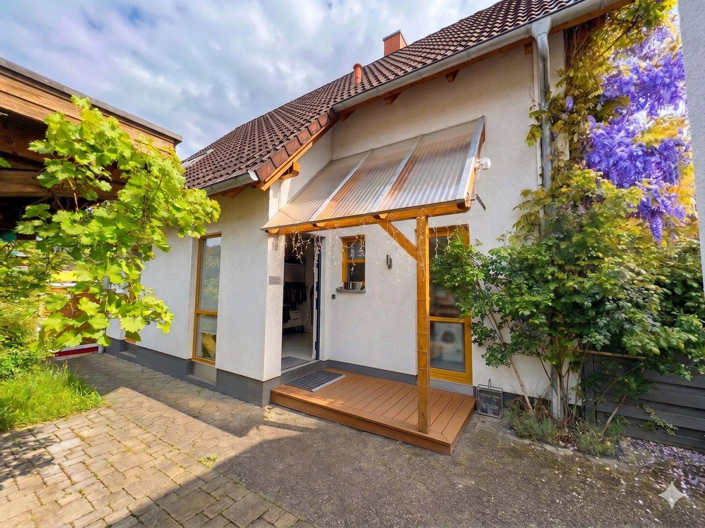 Familienglück in Höhenhaus | Freist. EFH mit ca. 120m² WFL | Carport | Traumgarten & Design-Kamin – Köln – Bild 1 von 9