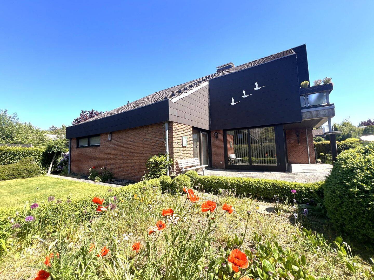 Lage trifft Potenzial: Großzügiges Haus in zweiter Reihe zum Nord-Ostsee-Kanal – Kiel – Vorschaubild 3