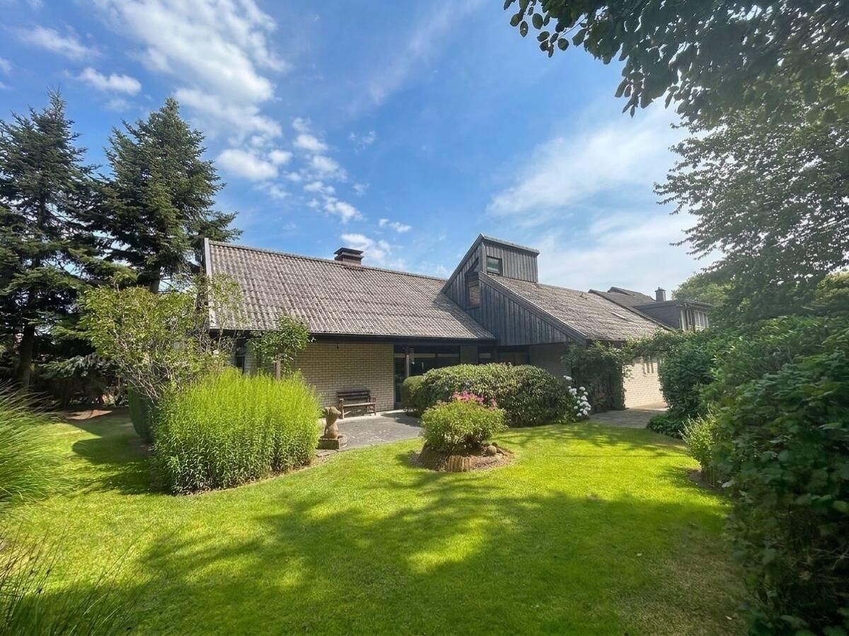 Architektonisch reizvolles Einfamilienhaus mit Galerie, Kamin und Garten in Nienberge! – 48161 Münster – Bild 1 von 9