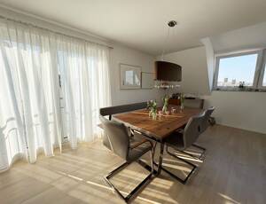Eleganz trifft Aussicht: Hochwertige Dachgeschosswohnung in Stuttgart-Botnang – 70195 Stuttgart – Vorschaubild 4