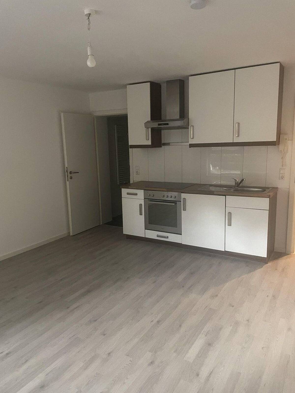 1 Zimmer mit EBK und kleiner Terrasse Nähe Uni und Hauptbahnhof – 55122 Mainz – Bild 1 von 5