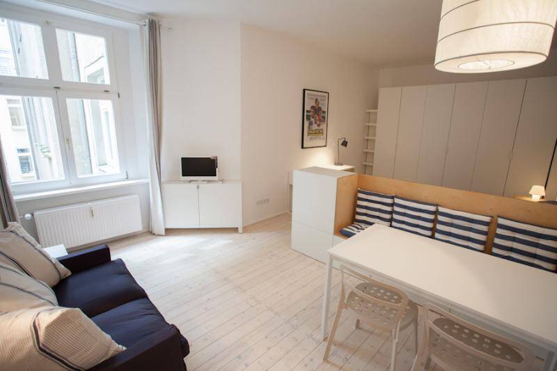 Urban Living in Prenzlauer Berg - möblierte Altbauwohnung mit Charme – Berlin – Vorschaubild 5