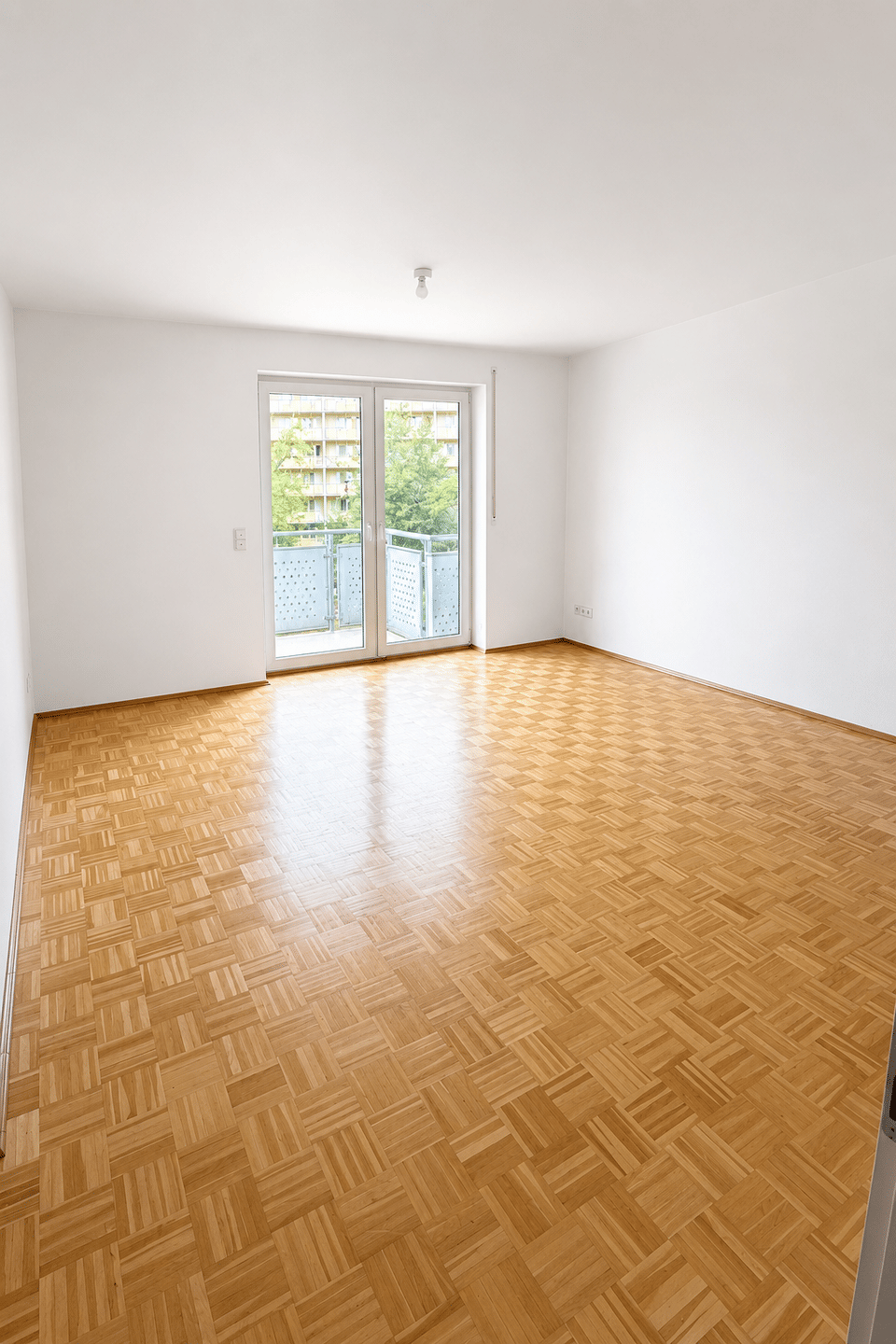 gemütliche 2-Raum-Wohnung mit großem Balkon, Stellplatz und Badewanne – Chemnitz – Vorschaubild 5